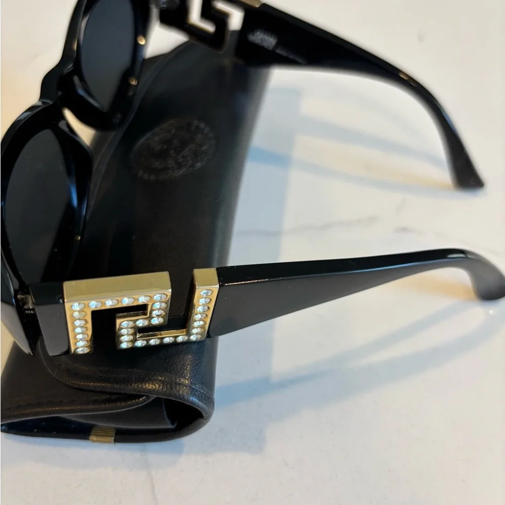 Gianni Versace T74 C Col 852 RH Black and Gold Sunglasses, Rhinestone RARE‼️😎